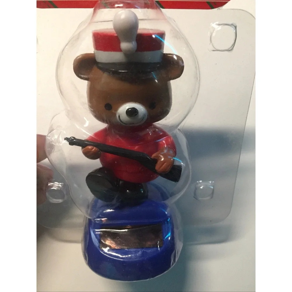 NEW Solar Dancer‎ Powered Dancing Merry Christmas Bear Toy Soldier Bobble Head!